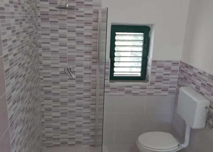 Nina's House, 4 Casa de Férias